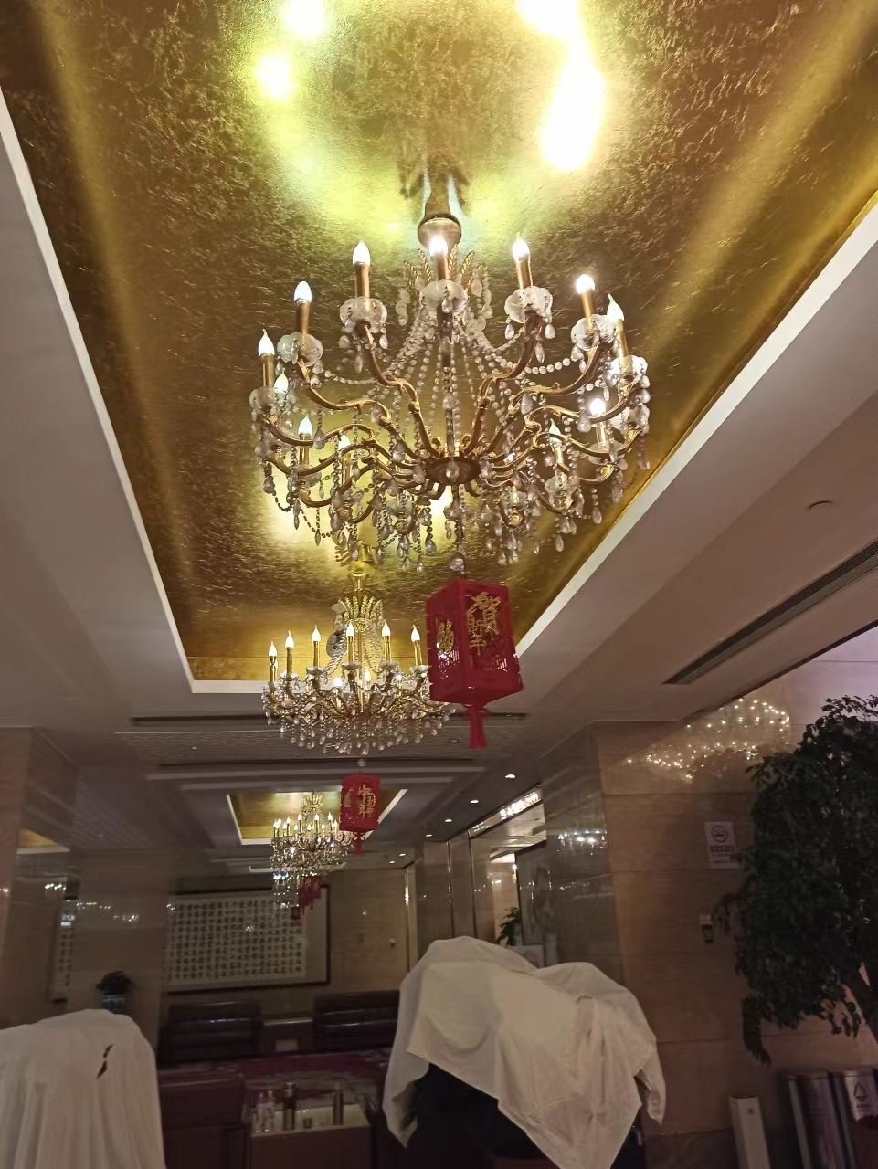 墙面装饰贴金箔厂家施工后色泽艳丽 粘贴结实