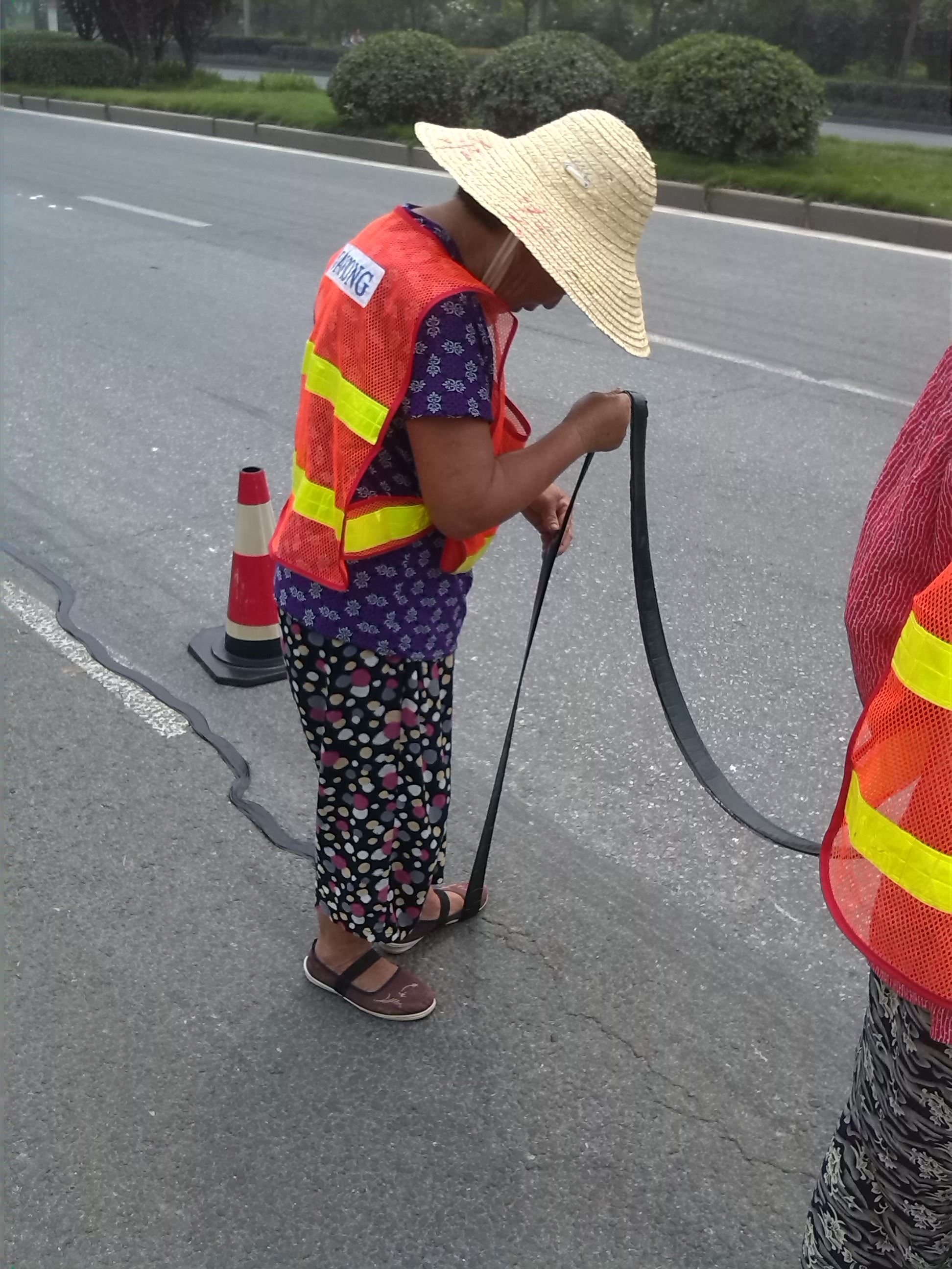 陕西含砂道路裂缝贴厂家