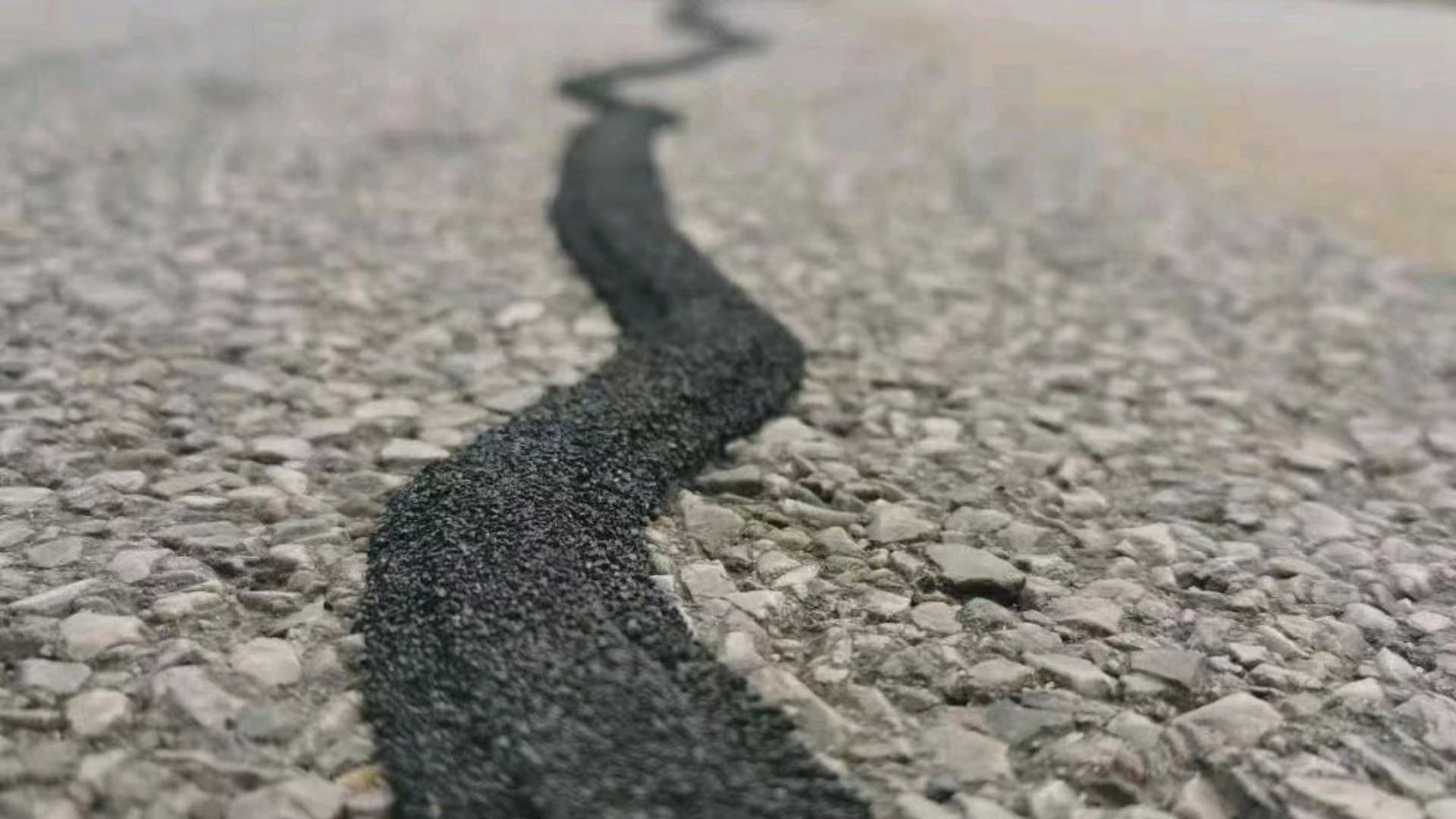 新疆道路裂缝修补贴价格