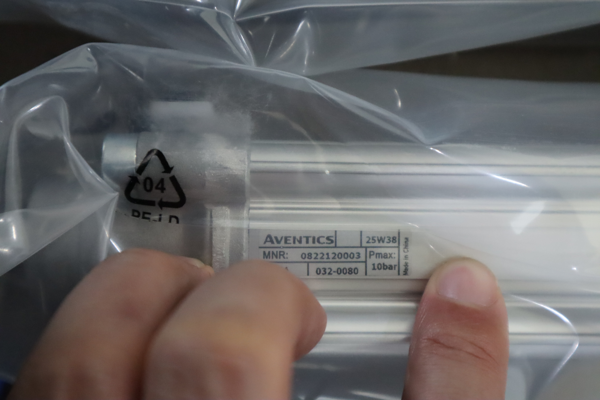 R412012566 0822120003 0822120003  安沃驰AVENTICS 气缸气动阀