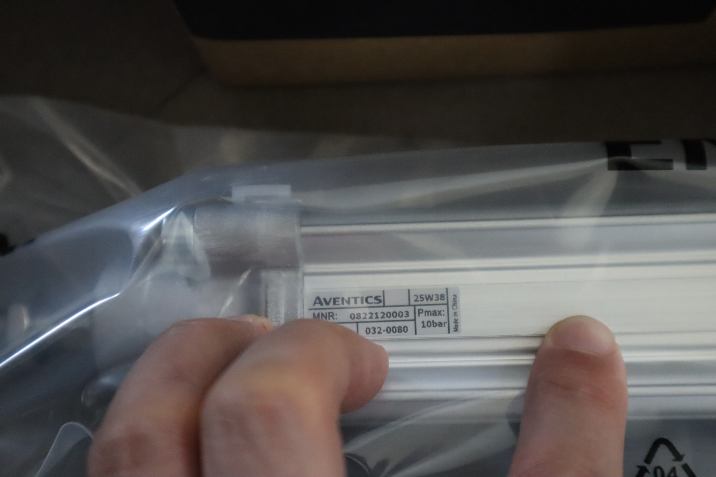 R412012566 0822120003 0822120003  安沃驰AVENTICS 气缸气动阀