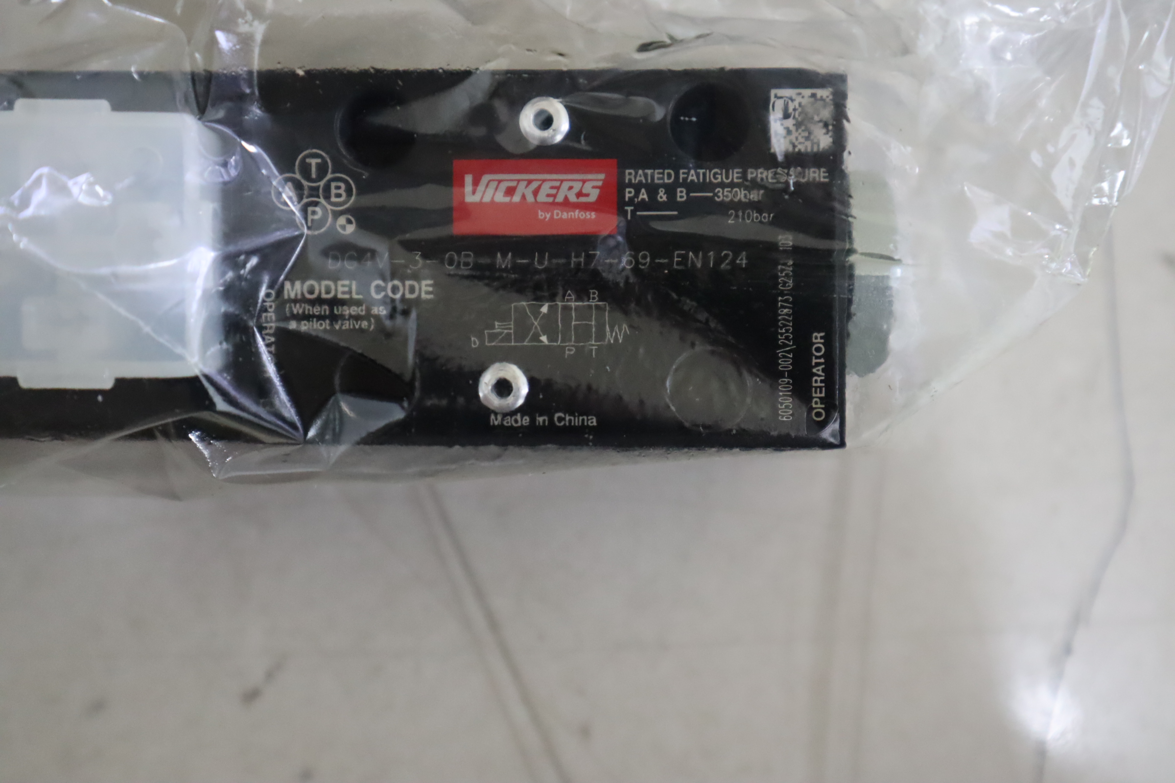 DG4V-3-OB-M-U-H7-69-EN124 6050109-002 VICKERS丹佛斯DANFOSS