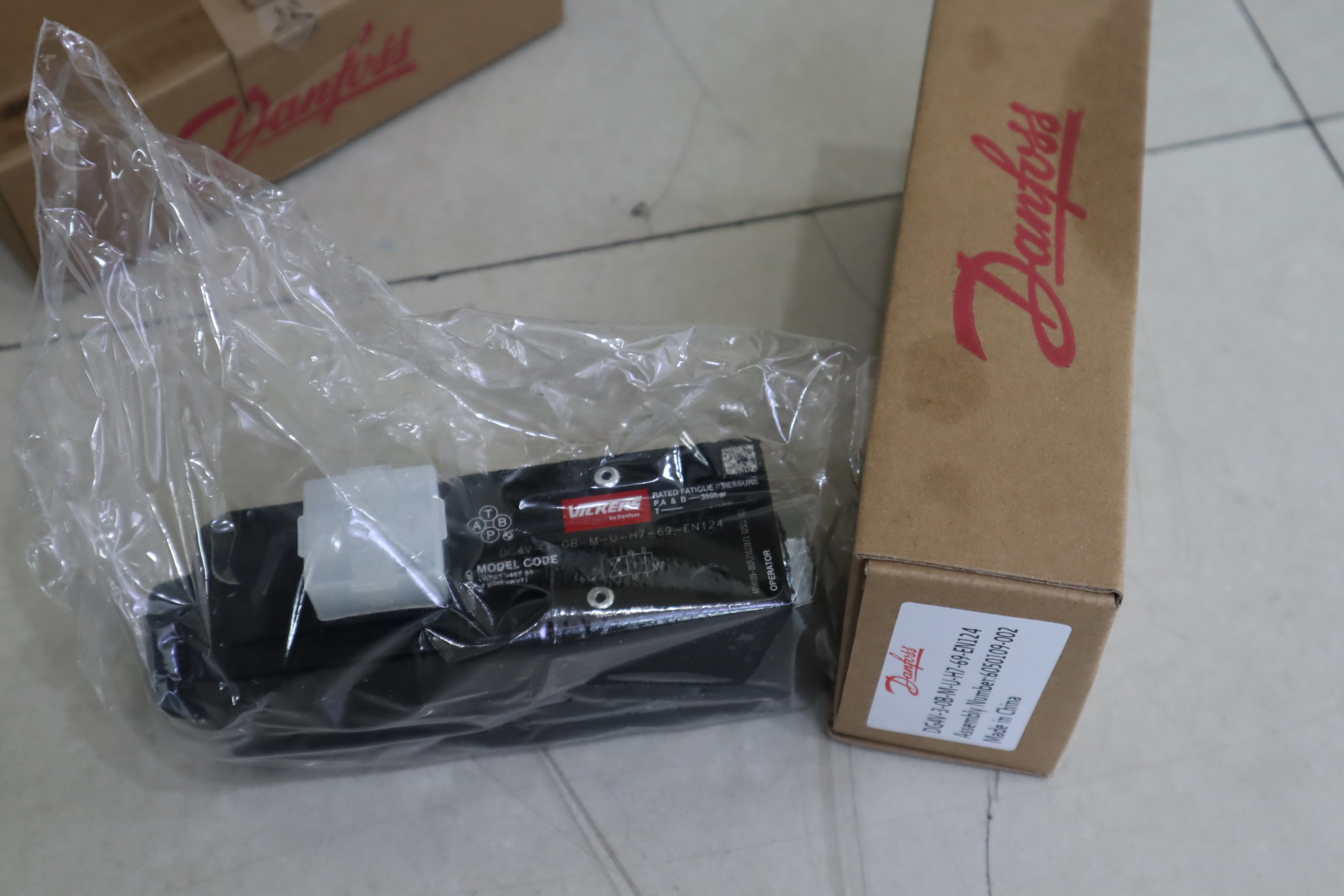 DG4V-3-OB-M-U-H7-69-EN124 6050109-002 VICKERS丹佛斯DANFOSS