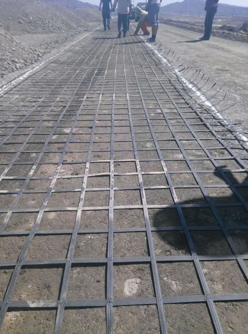 内蒙古 80KN钢塑复合格栅 报价