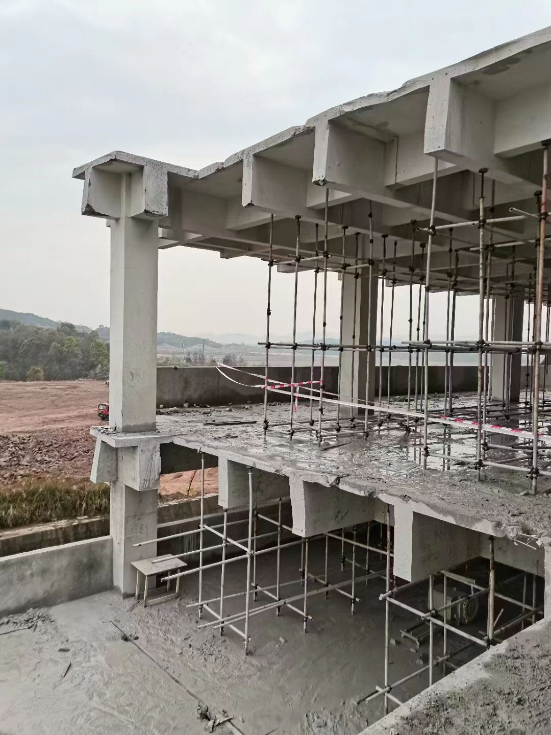 昌吉高铁轨道板切割拆除队伍