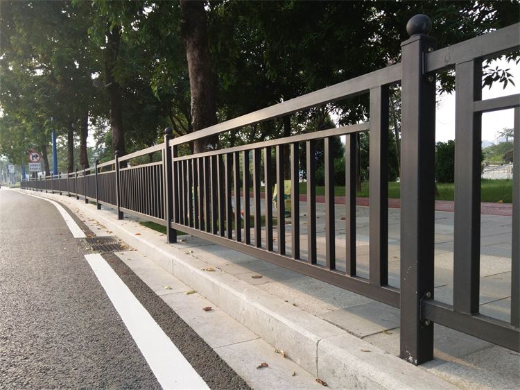 上海道路中间护栏批发价格