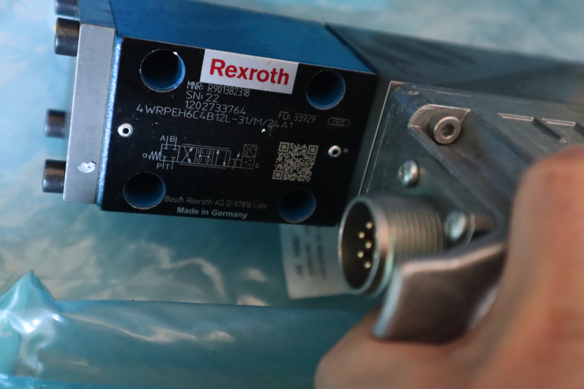 4WRPEH6C4B12L-31/M/24A1 R901382318 力士乐REXROTH比例阀