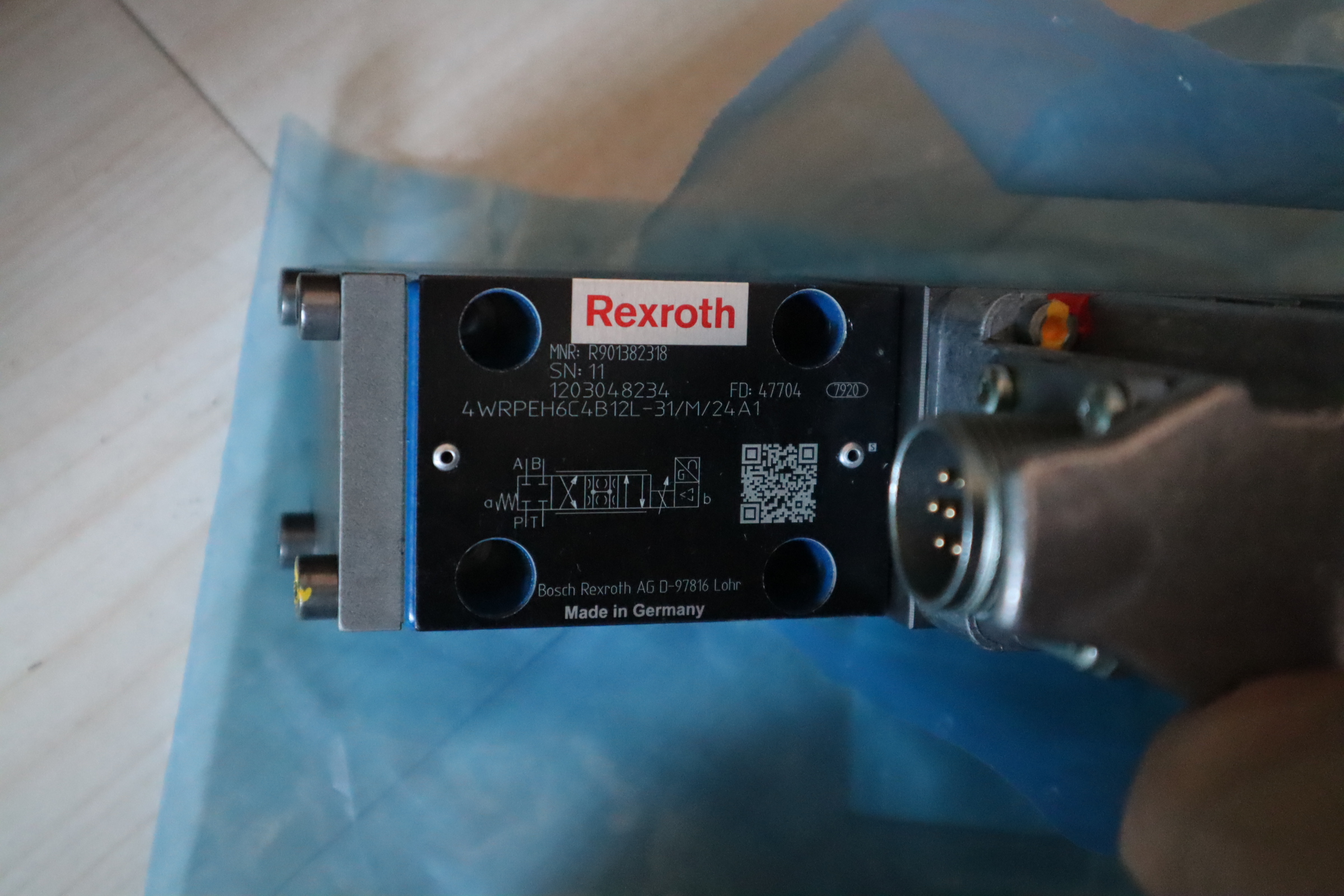 4WRPEH6C4B12L-31/M/24A1 R901382318 力士乐REXROTH比例阀