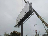 高炮广告牌吊装2