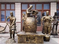 街头喝酒人物雕塑