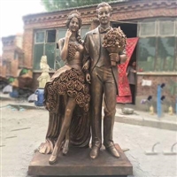公园情侣铜雕
