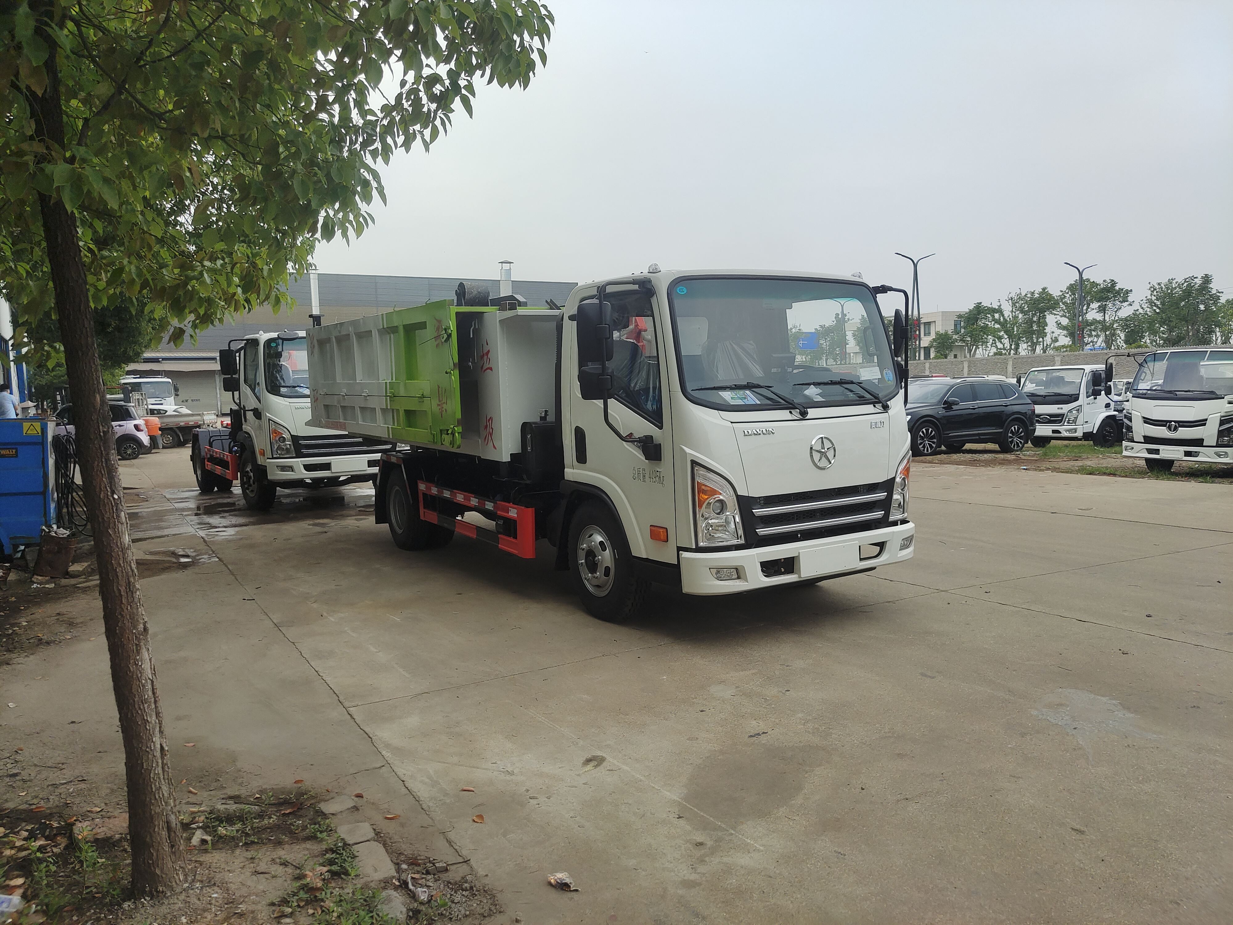 湖南12方勾臂式垃圾车 厂家