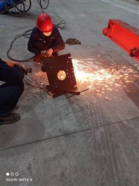 抛丸机维修 清理室护板更换 设备搬迁