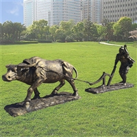Sculptures of plowing oxen and plowing fields, small sculptures of farmers driving oxen and plowing fields
