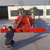 Design of wingspan on both sides of a 45 foot skeleton style wingspan semi-trailer with three bridges and flying wings for a box type logistics transport vehicle