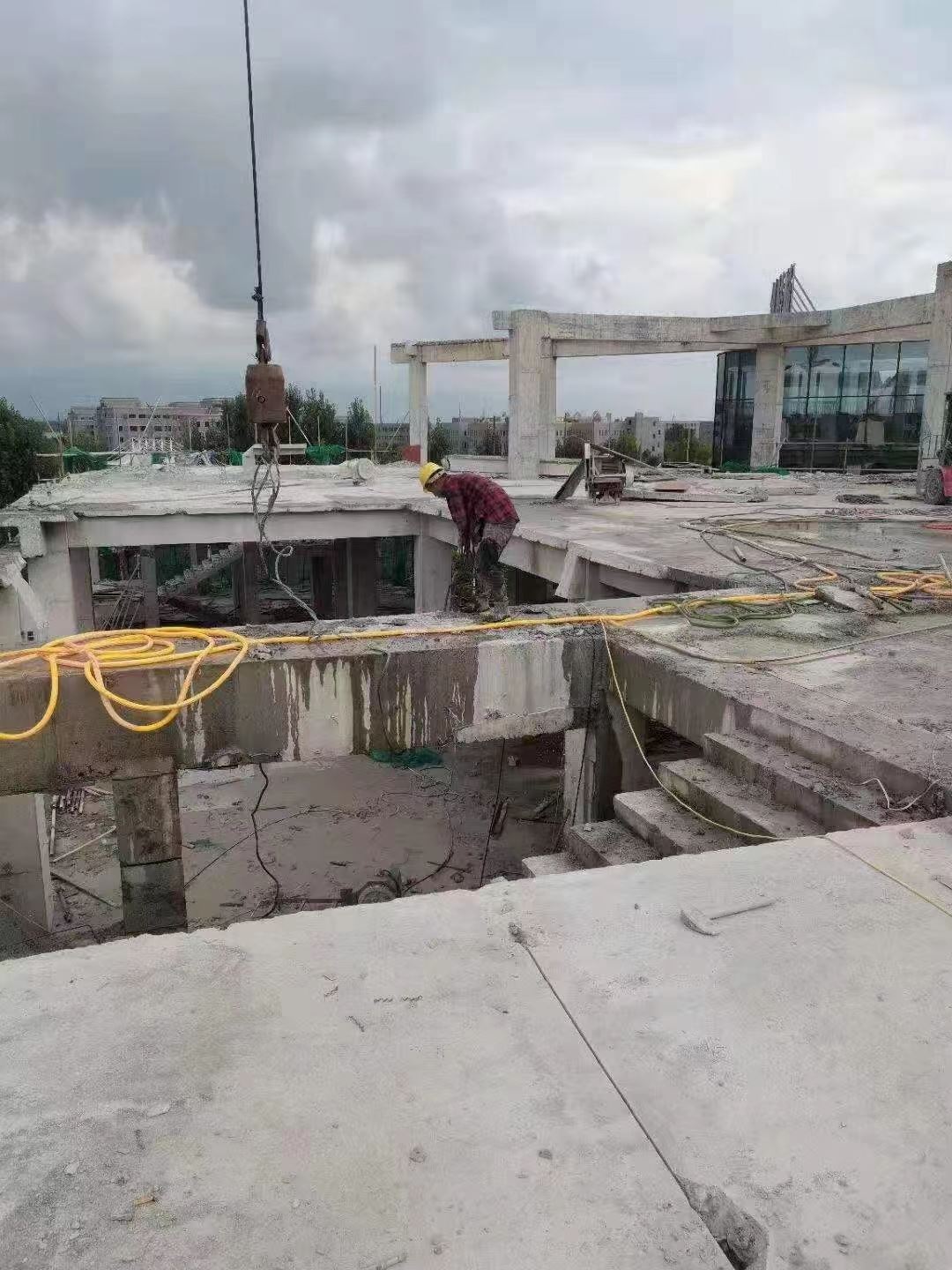 徐州铁轨道床板切割拆除费用