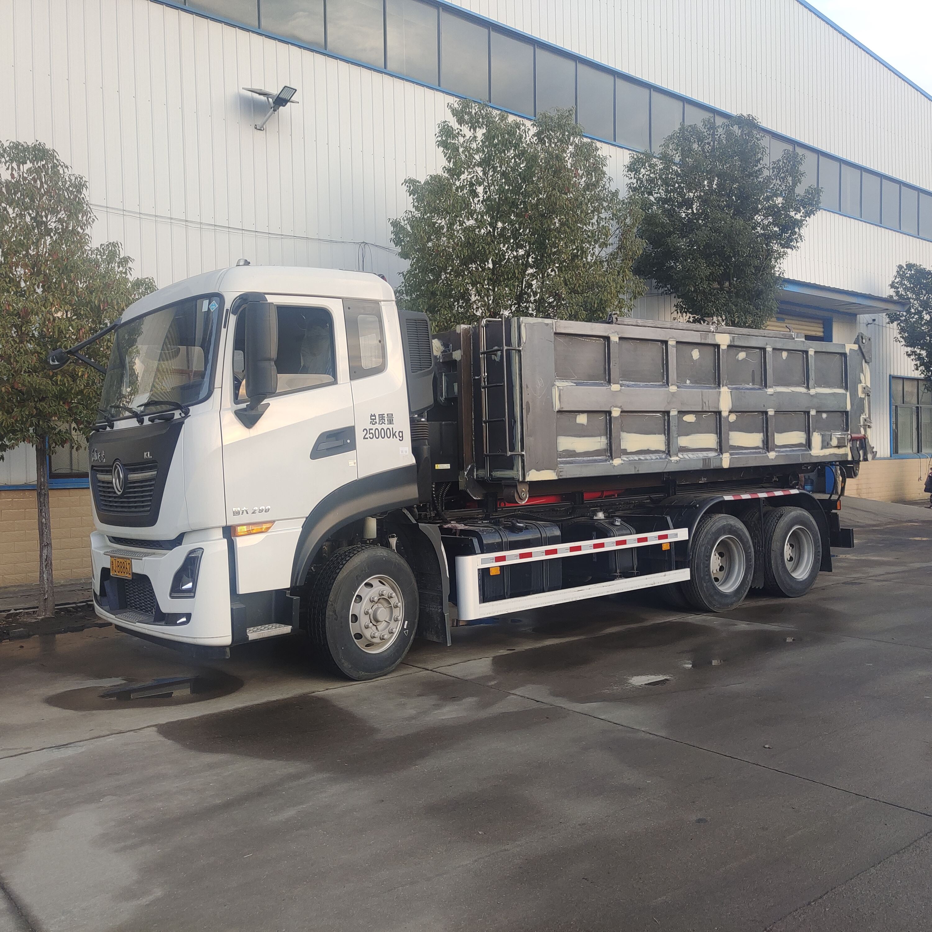 湖南15方勾臂式垃圾车 源头厂家