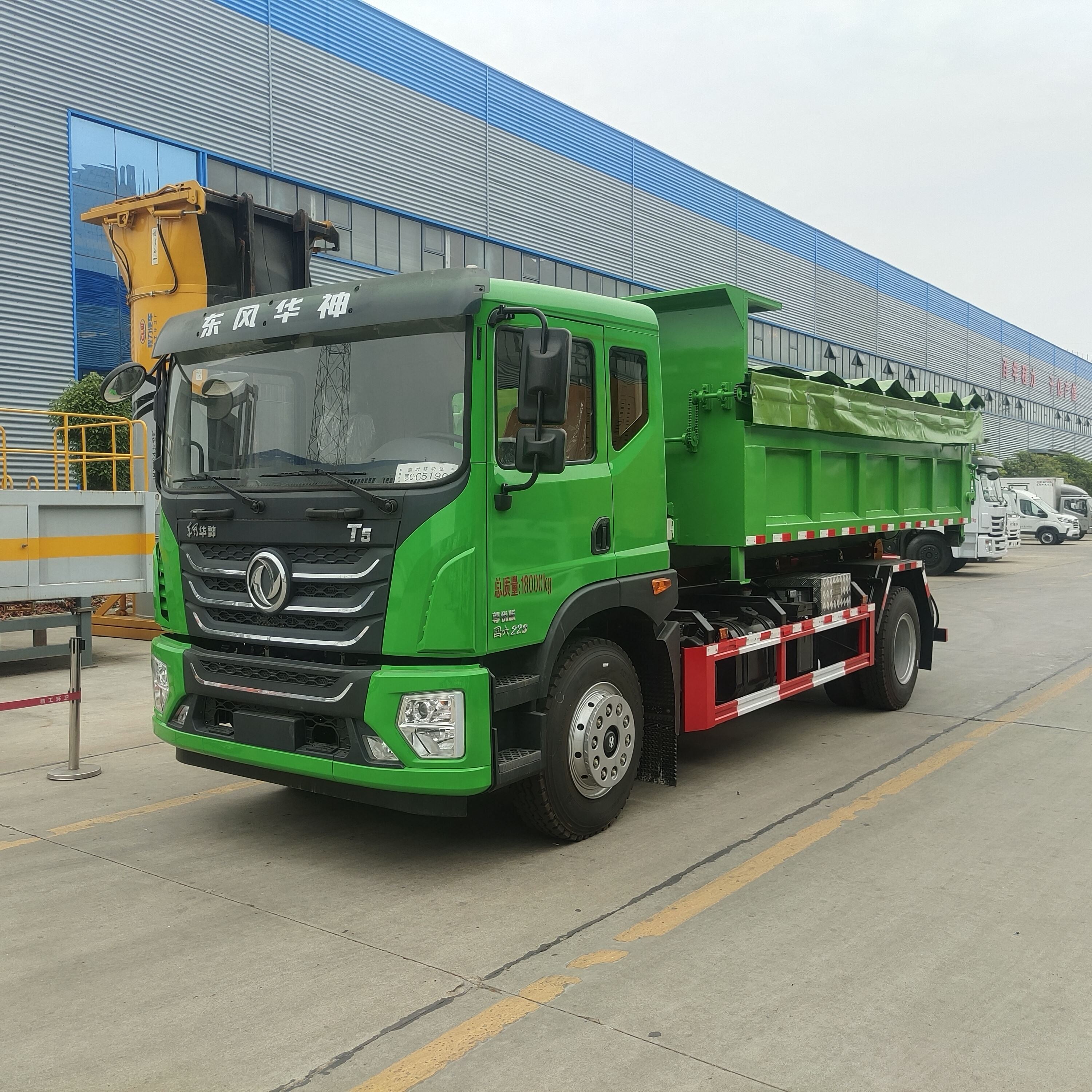 湖南蓝牌勾臂式垃圾车 全国包送