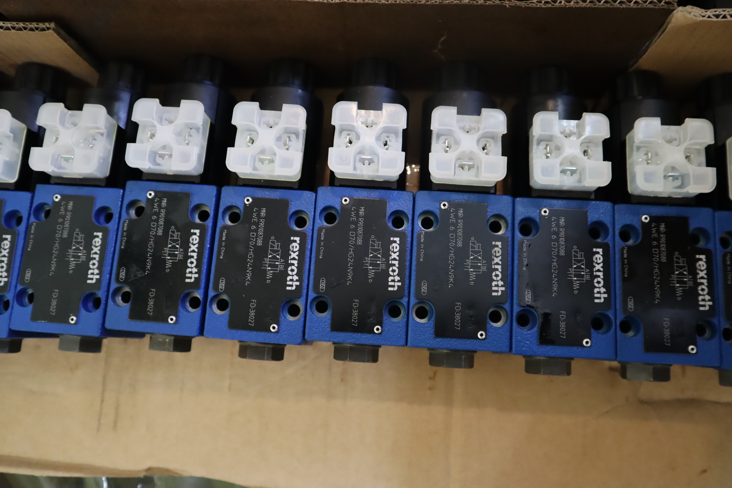 4WE6D70/HG24N9K4 R901087088 4WE6D7X/HG24N9K4 REXROTH