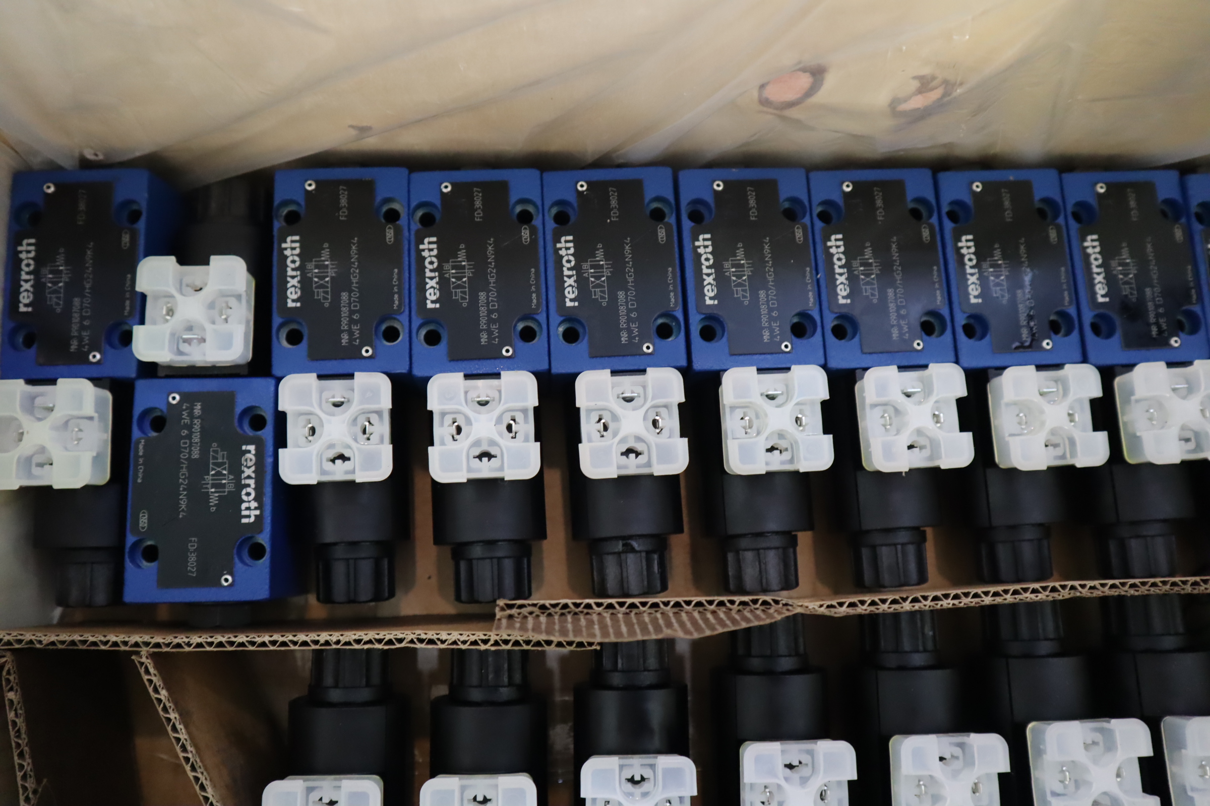 4WE6D70/HG24N9K4 R901087088 4WE6D7X/HG24N9K4 REXROTH