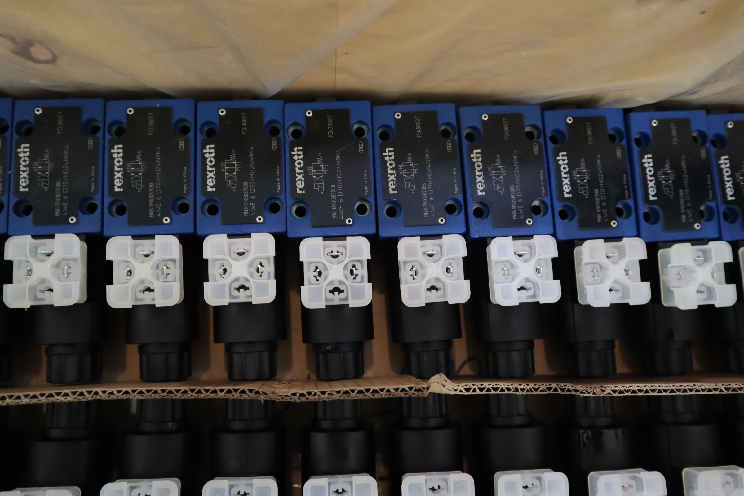 4WE6D70/HG24N9K4 R901087088 4WE6D7X/HG24N9K4 REXROTH