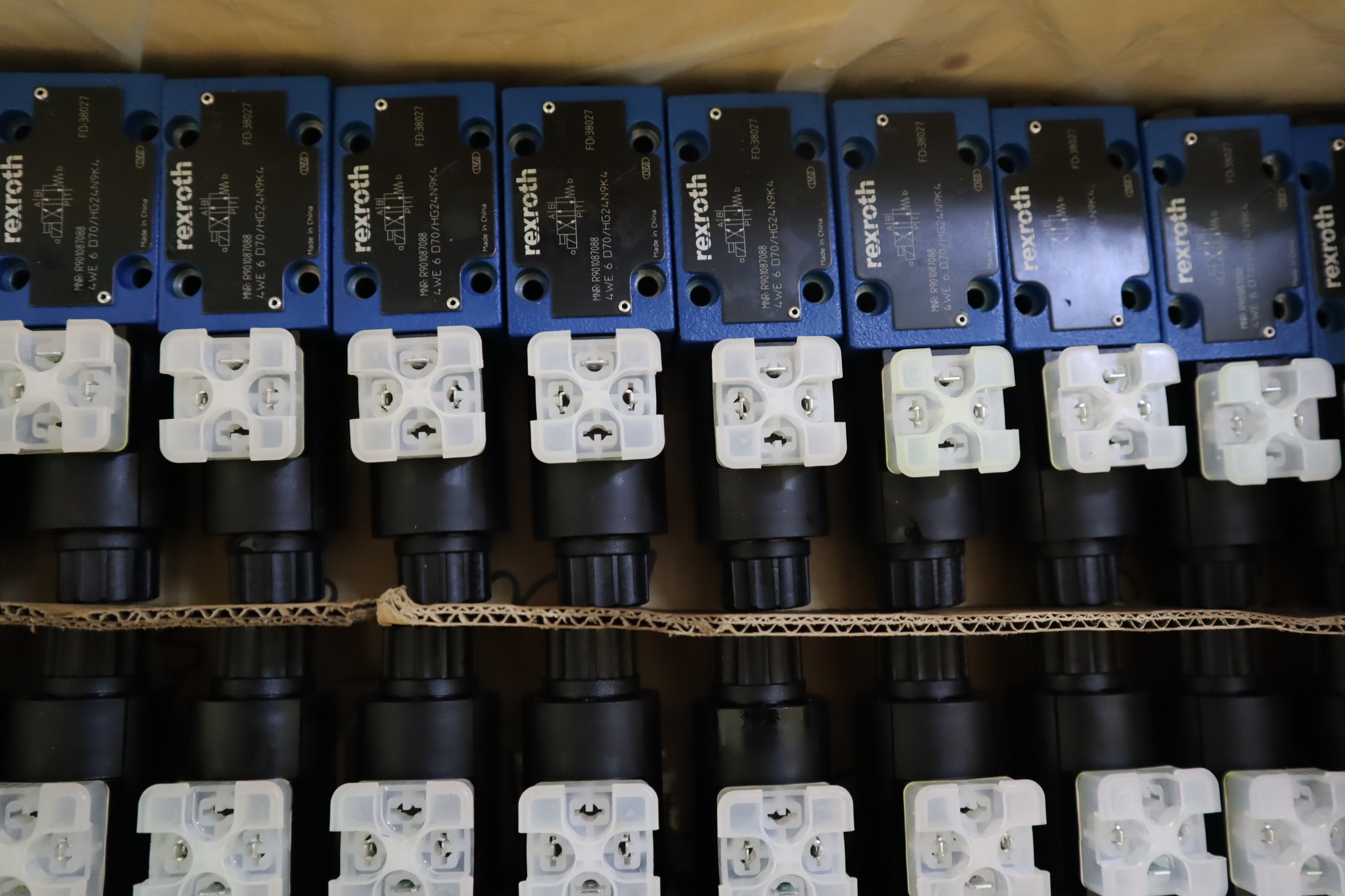 4WE6D70/HG24N9K4 R901087088 4WE6D7X/HG24N9K4 REXROTH