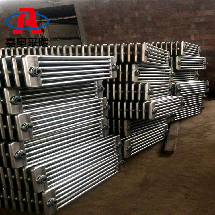 生态园用钢管柱型二柱暖气片安装