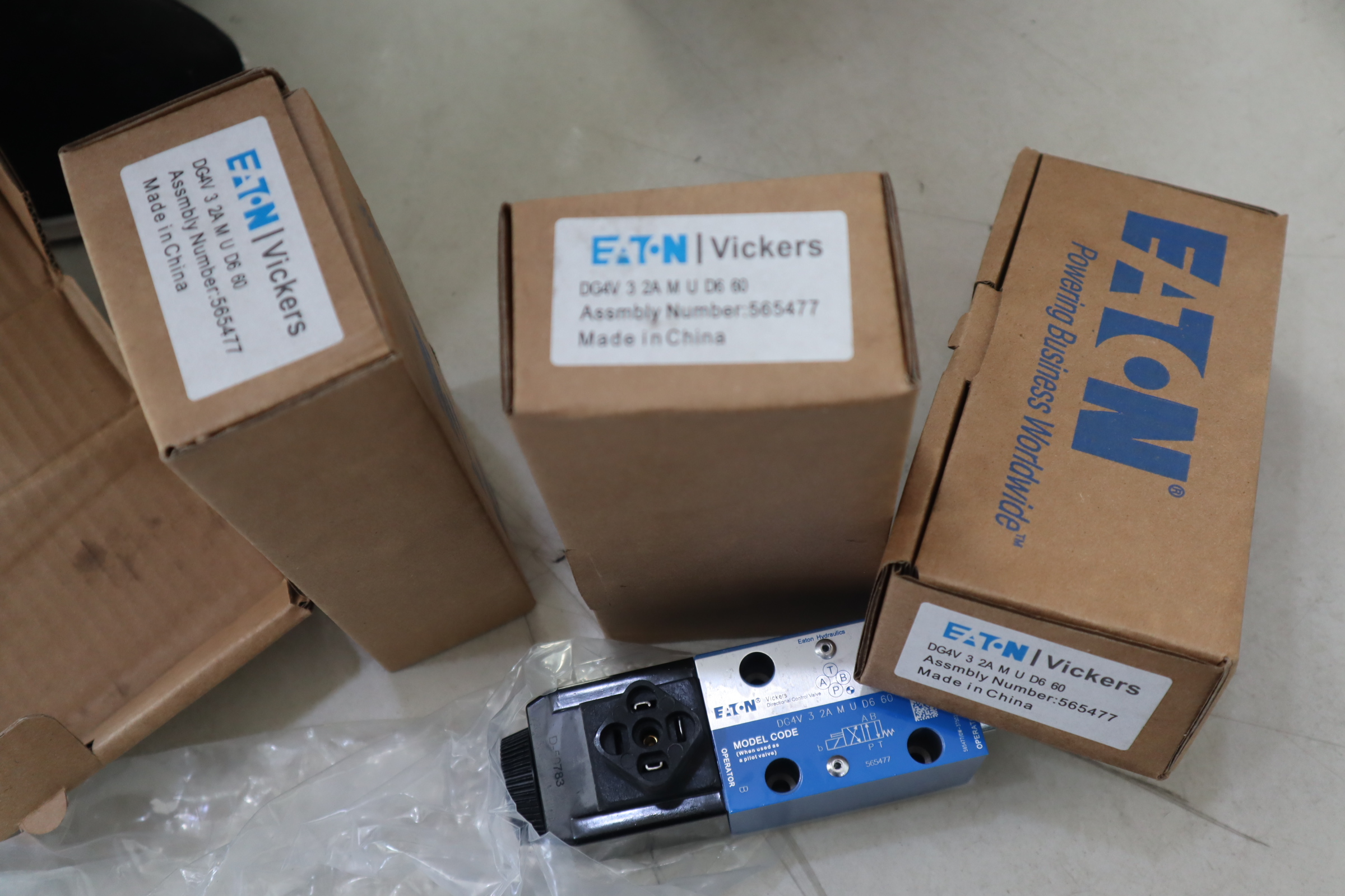 DG4V 3 2A M U D6 60 565477 VICKERS威格士EATON伊顿DANFOSS