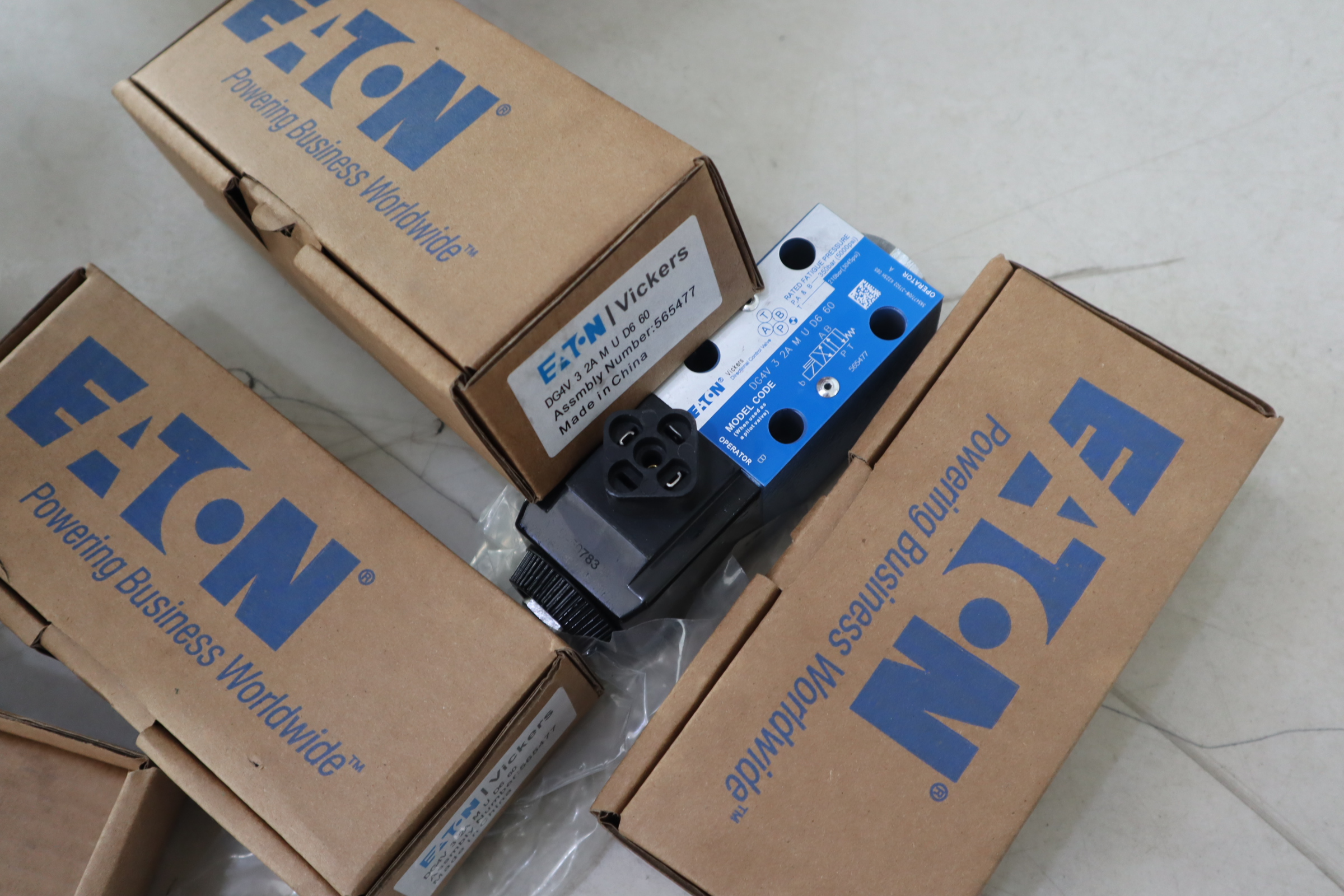 DG4V 3 2A M U D6 60 565477 VICKERS威格士EATON伊顿DANFOSS