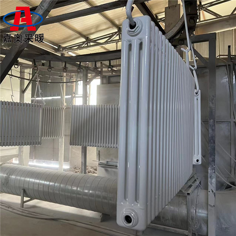 工业蒸汽用四柱钢管暖气片安装
