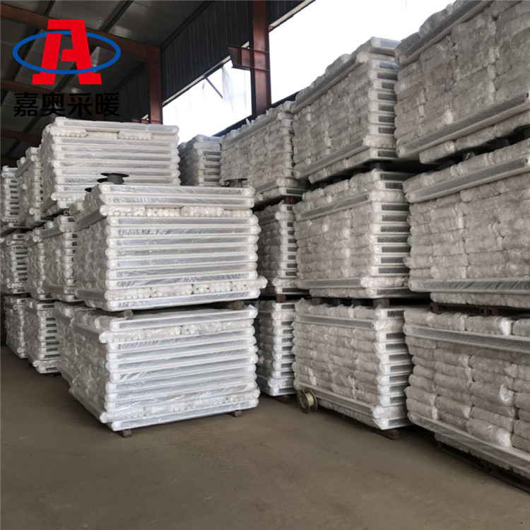 网球场用钢五柱暖气片厂家价格