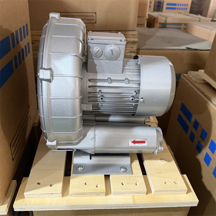 工程师技术讨论场景