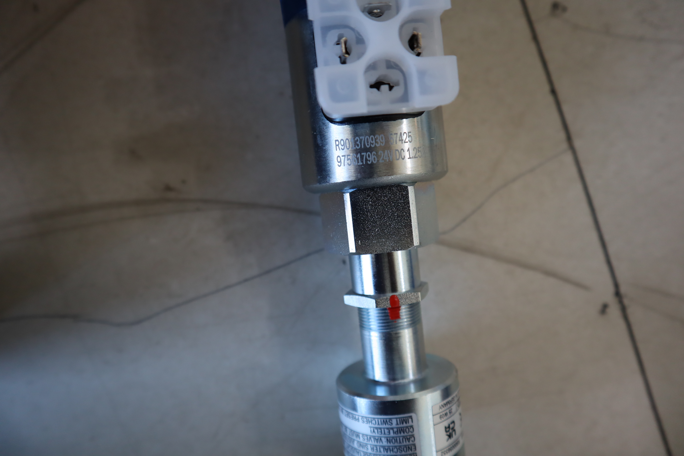 GIV 40-11 MNR:R90005655 力士乐REXROTH角度传感器 行程限位器