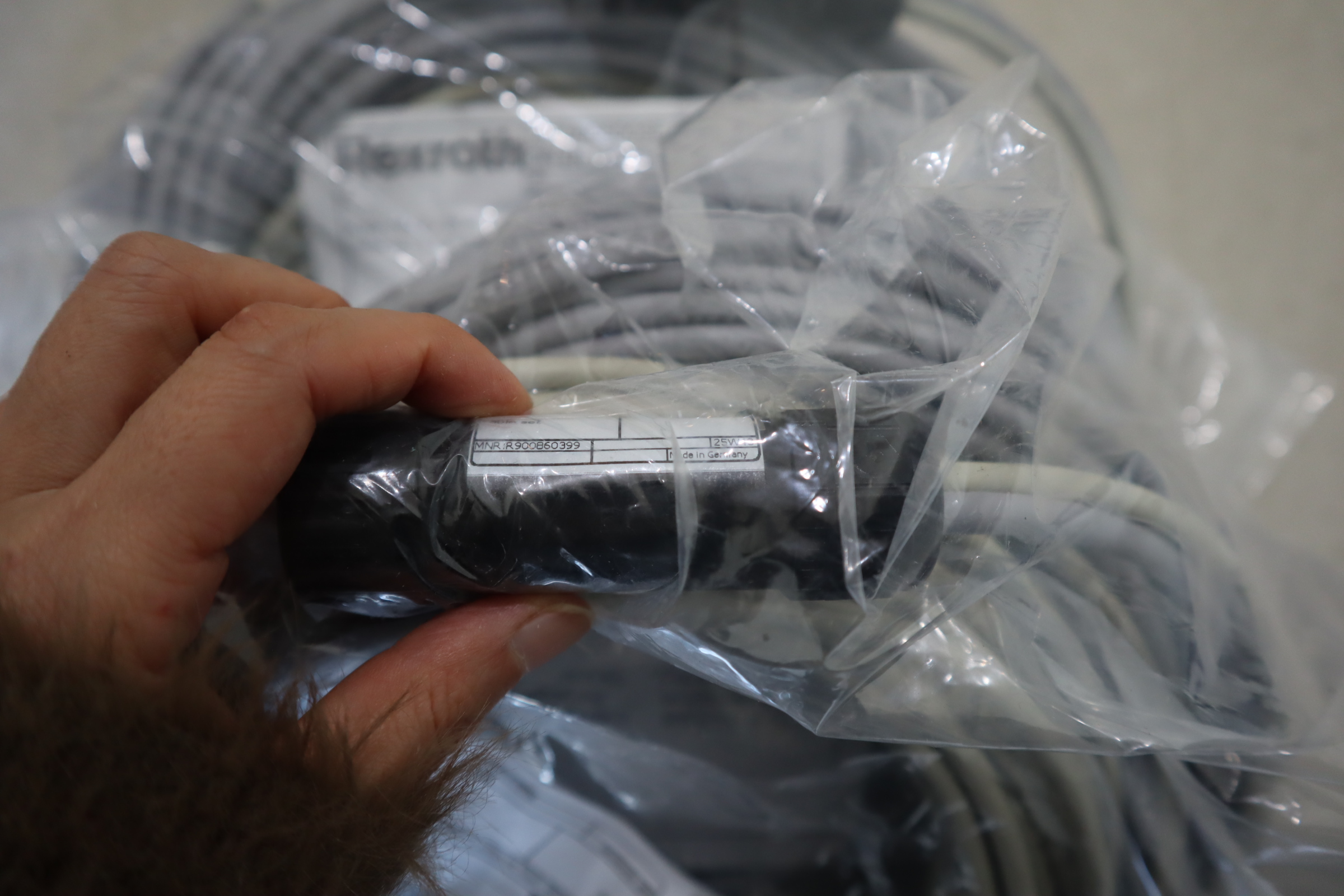 R900860399 12POL N11REFF +2X20M BG LEITUNGSDOSE Kabelsatz