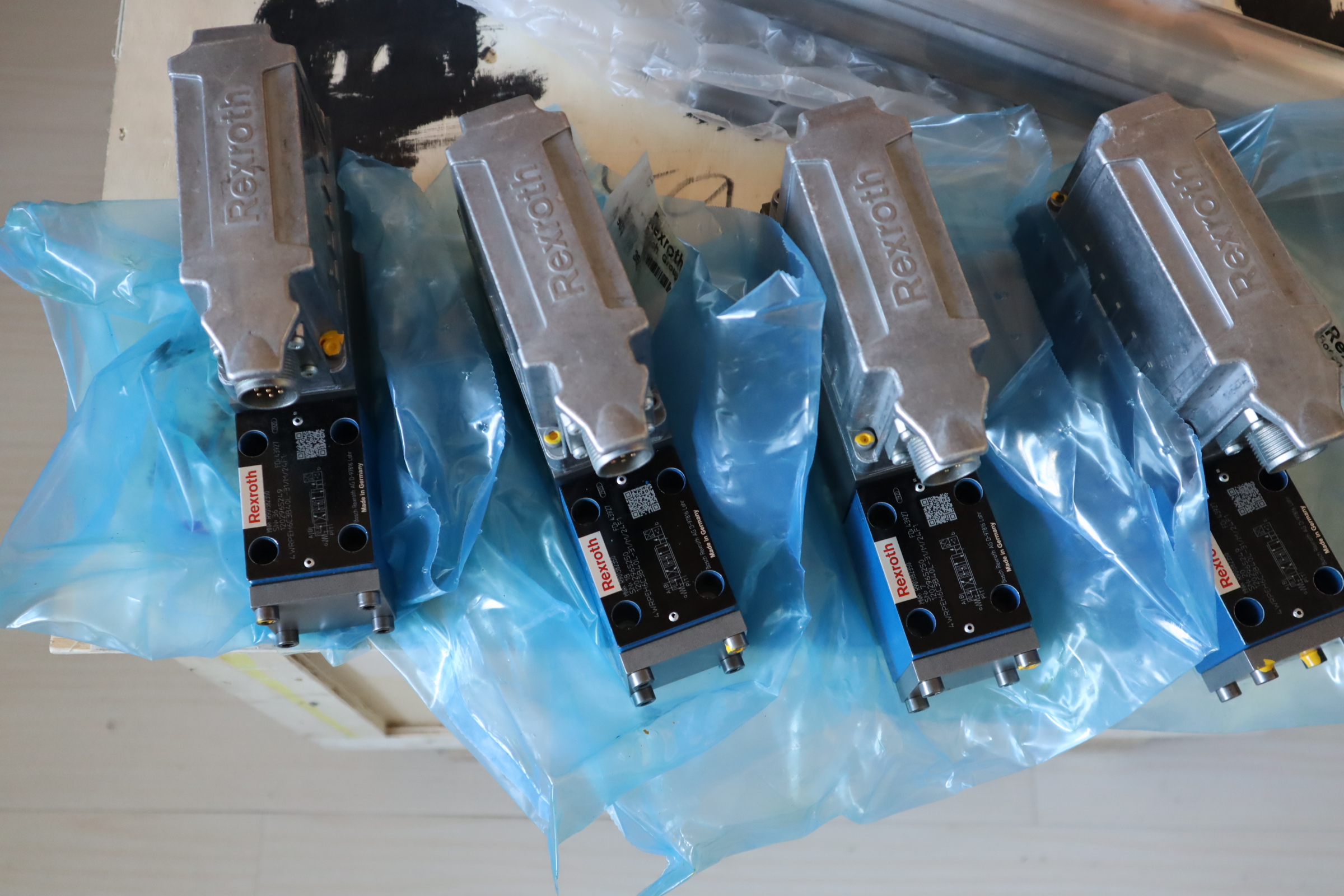 4WRPEH6C3B40L-31/M/24F1 R901382350 力士乐REXROTH比例高响阀