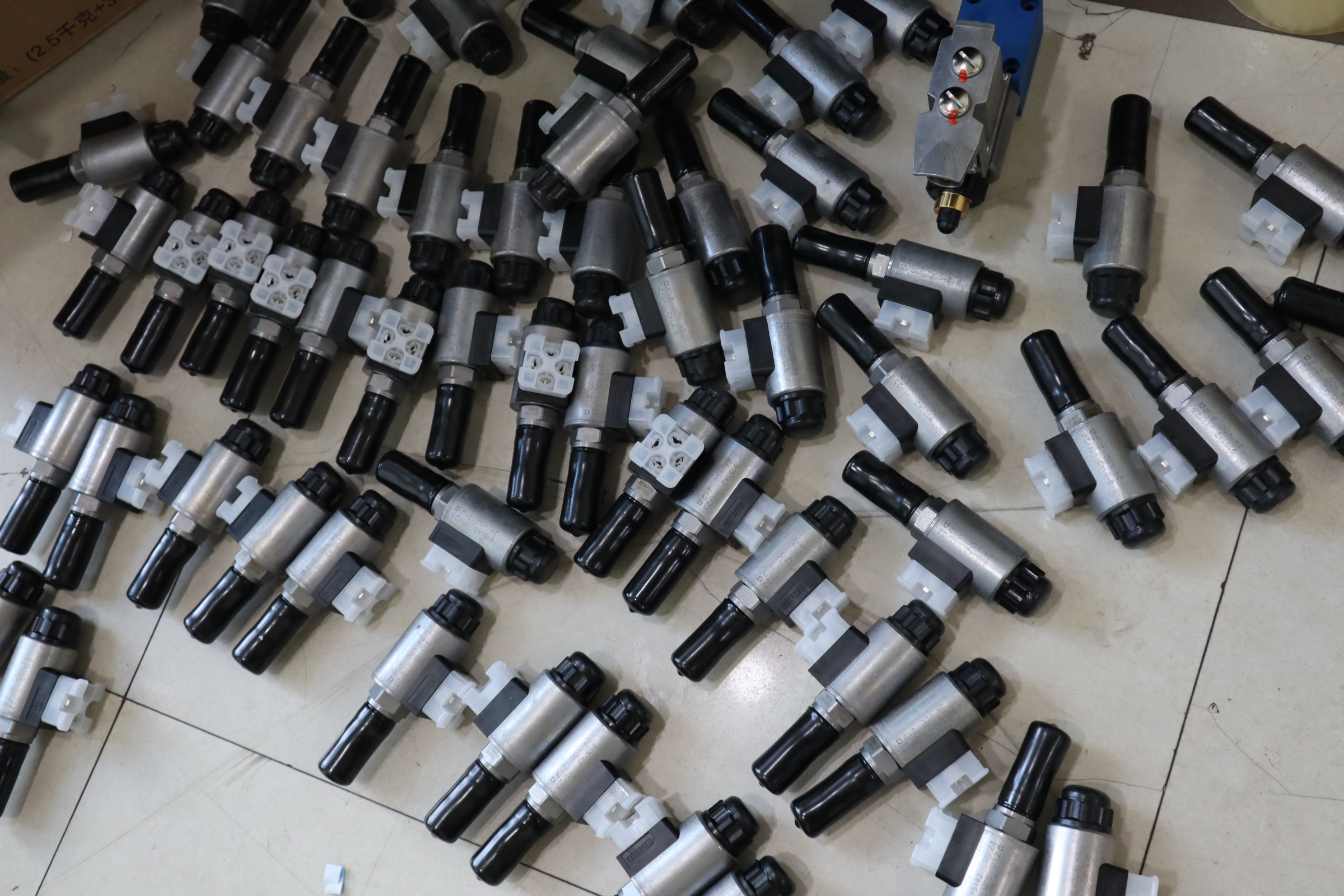 WSM08130D-01M-C-N-24DG 915142 24 VDC 贺德克HYDAC插装阀液压阀