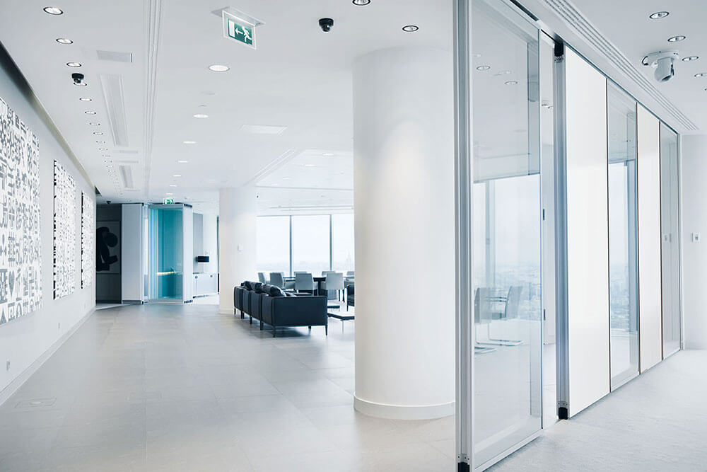 最好的隔音效果当隔断处于关闭状态时，所有的隔音条根据系统指定