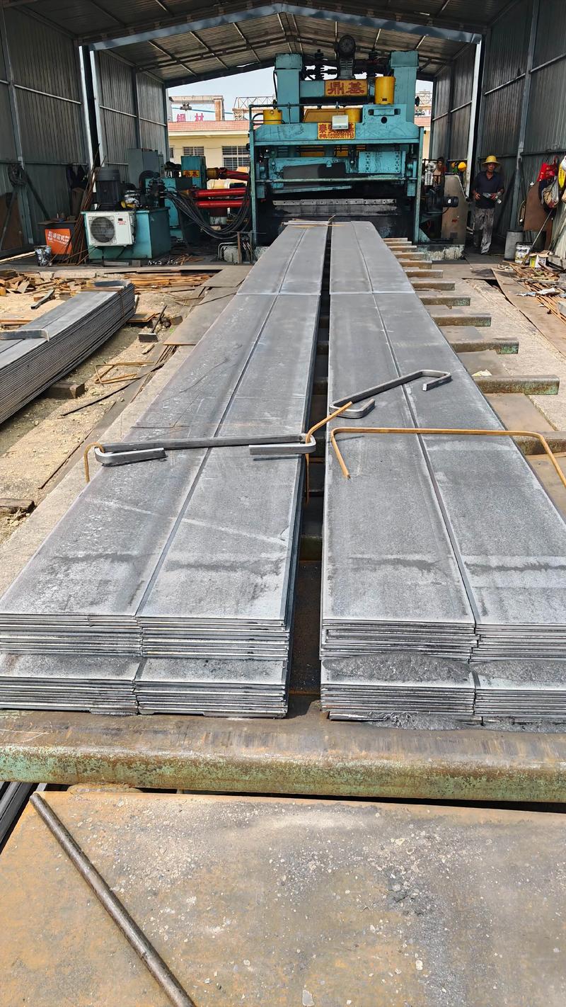Hot rolled flat plate material Q235B/Q345B with complete specifications and high flatness, suitable for mechanical processing