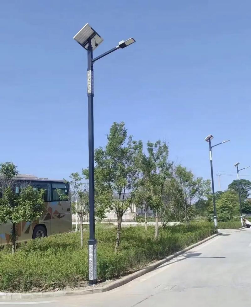 6米户外太阳能路灯80W光伏板60W LED光源配60AH磷酸铁锂电池