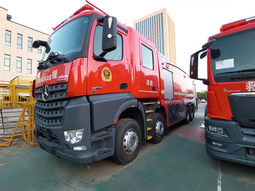 水罐泡沫联用消防车 双剂灭火救援 大容量储罐 高效扑救A类B类火灾