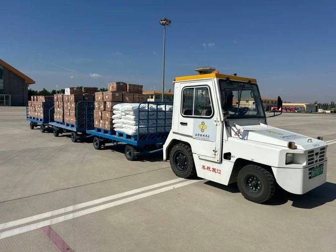 机场专用行李牵引车 电动柴油可选 大牵引力低噪音