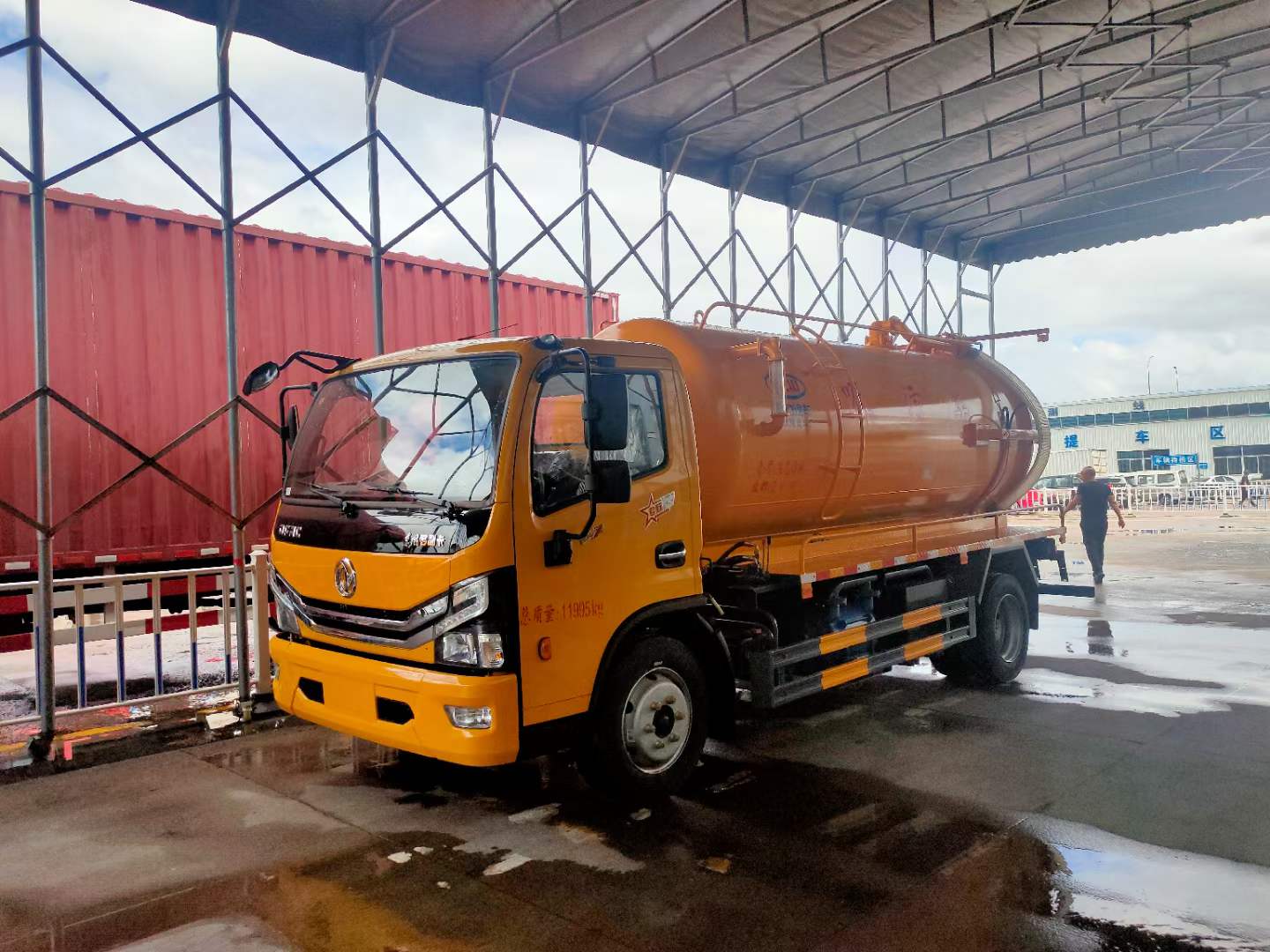 云南 18方清洗吸污车  