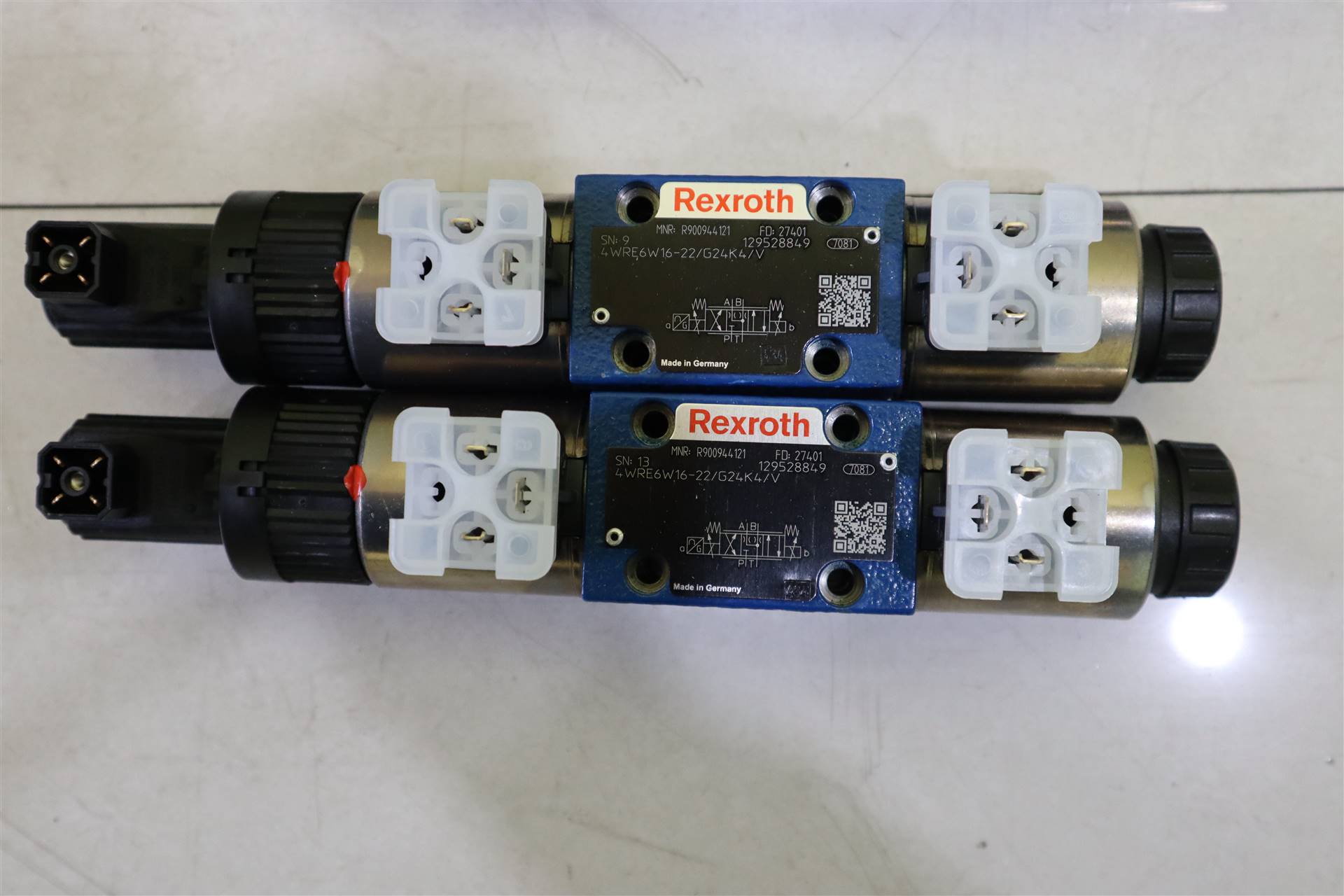 R900944121 4WRE6W16-22/G24K4/V 德国力士乐REXROTH比例阀