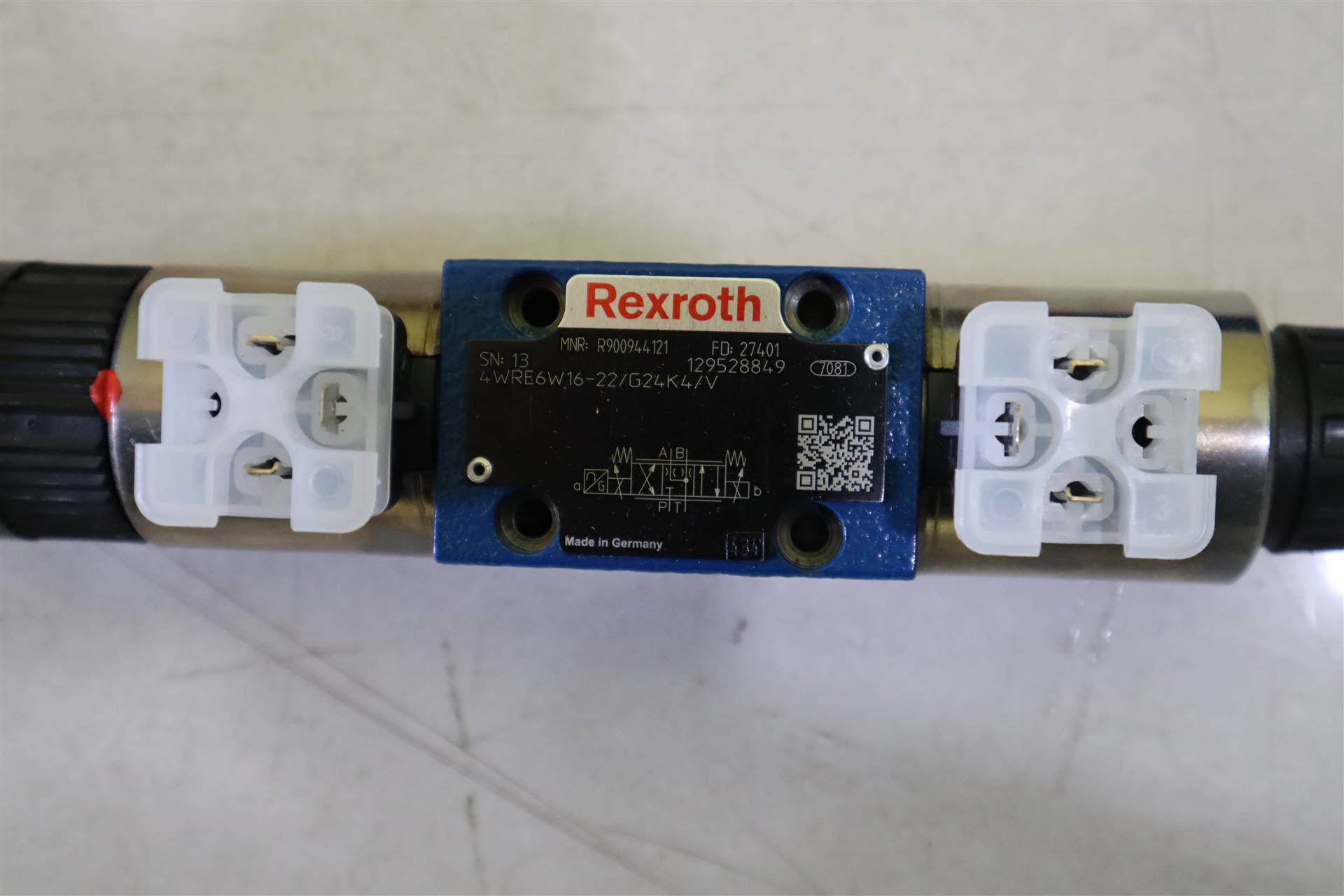 R900944121 4WRE6W16-22/G24K4/V 德国力士乐REXROTH比例阀