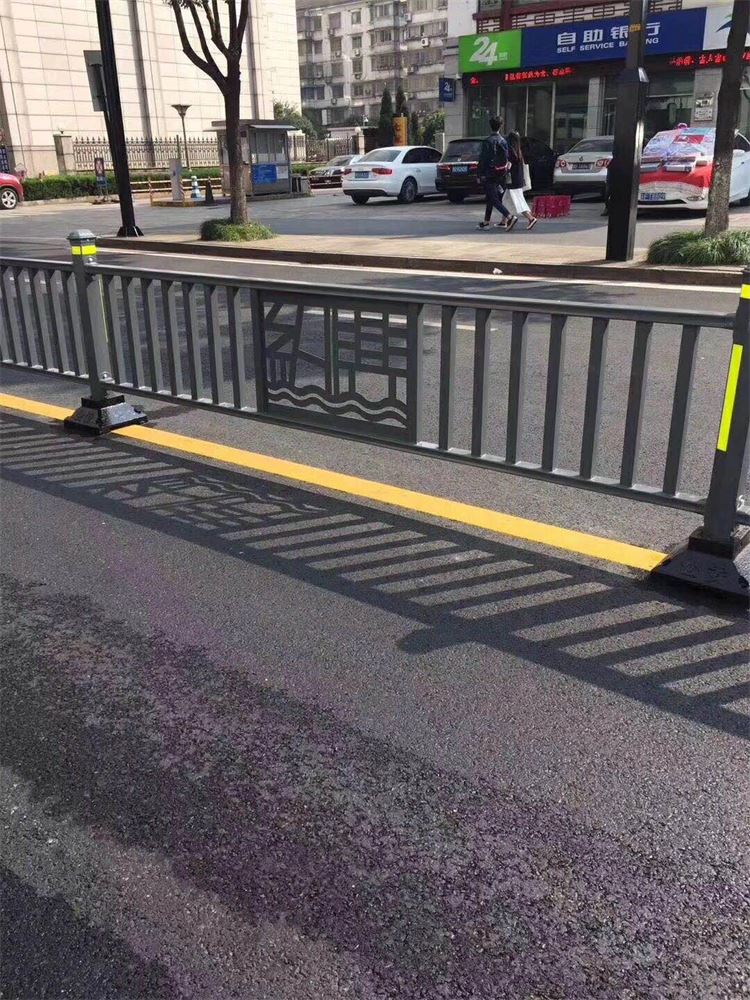 道路中间护栏标准规范