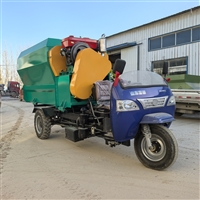螺旋出料撒料车 箱体加厚草料喂牛车 燃油25马力饲料投料车