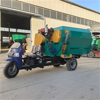 青贮草料均匀投喂车 7立方饲草料喂料车 养牛场饲料撒料车