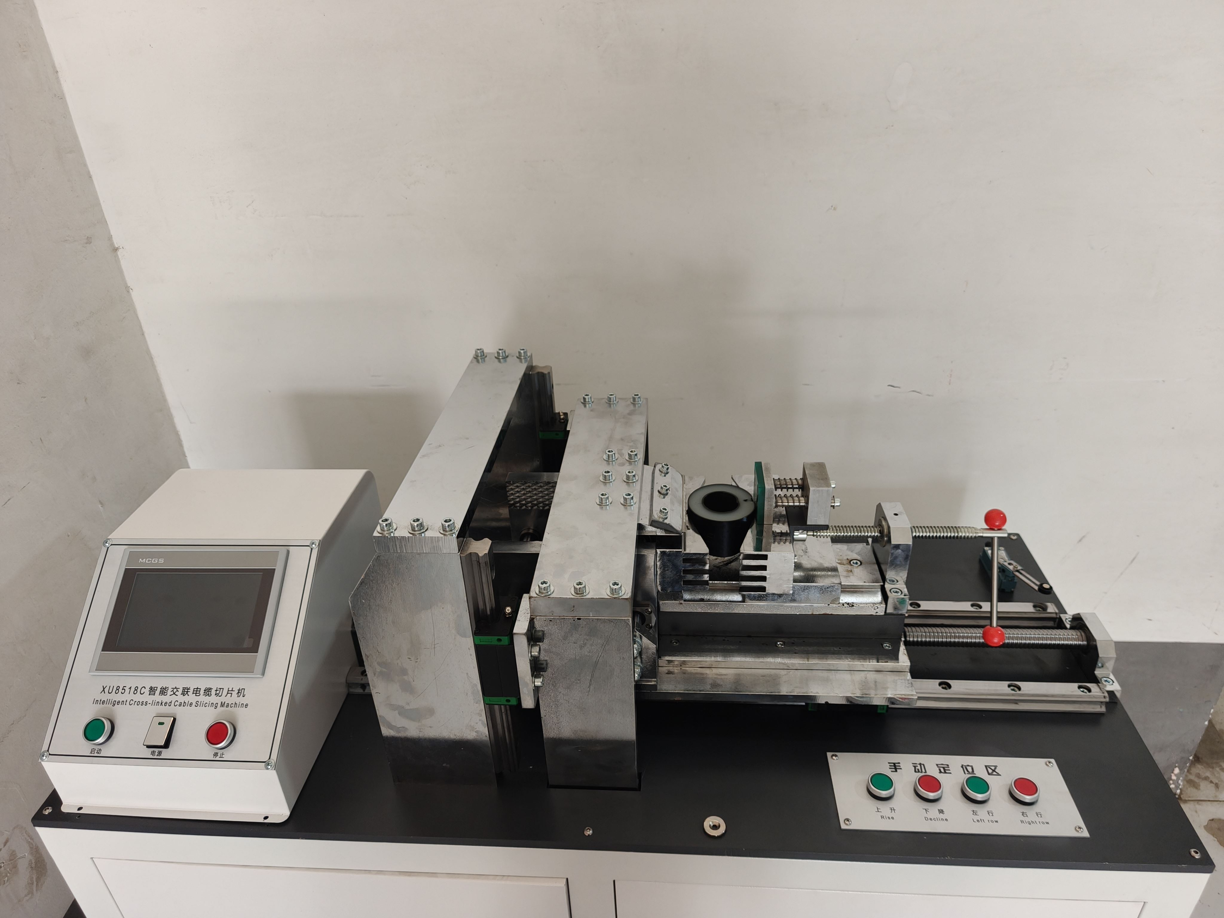 精密切割过程特写