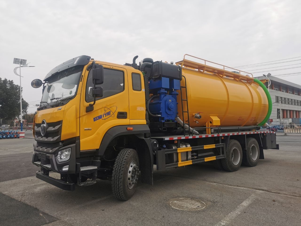 南京奔驰-欧曼 6X4 清洗吸污车销售