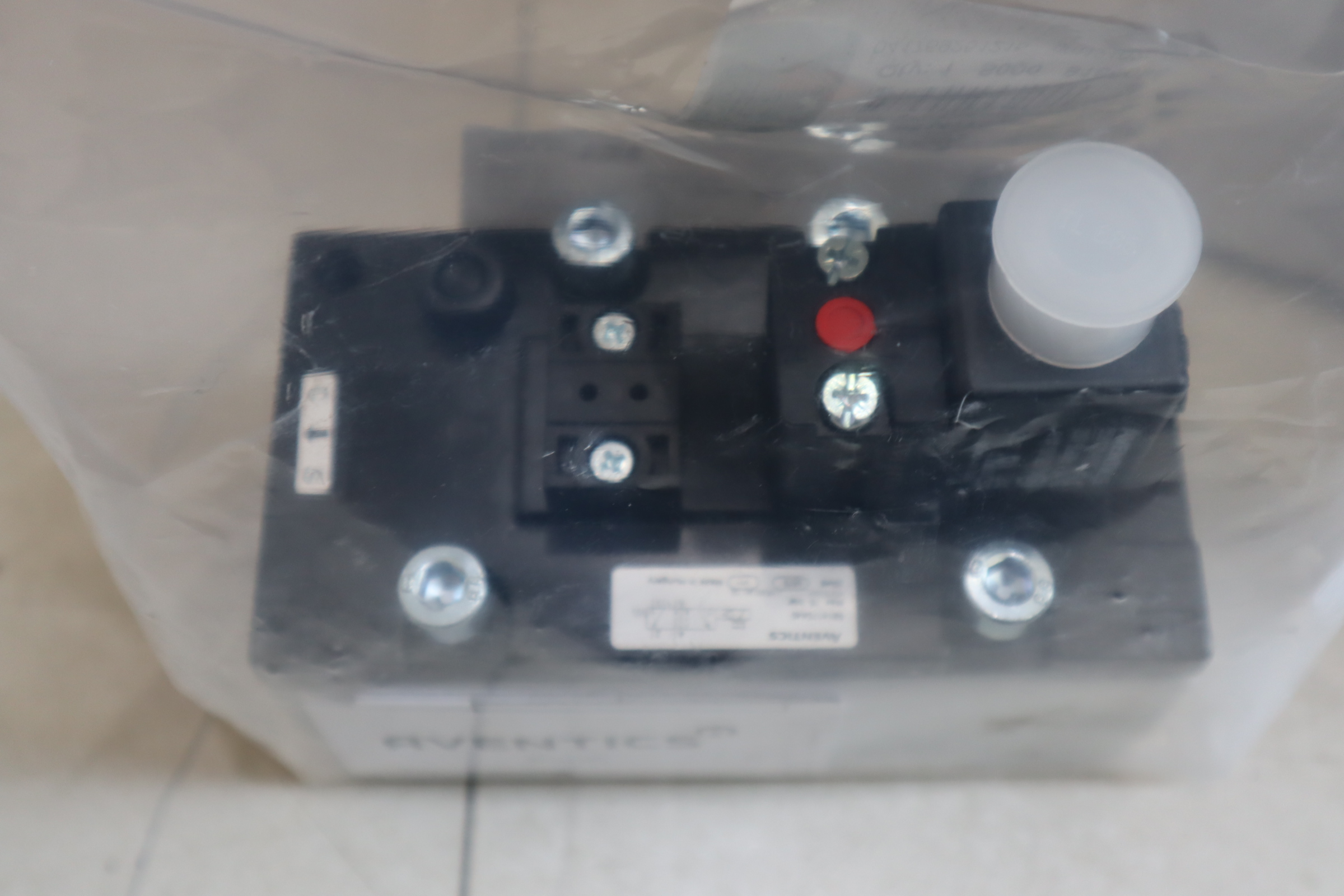 0821302407,5814170440 德国AVENTICS安沃驰气动阀气缸